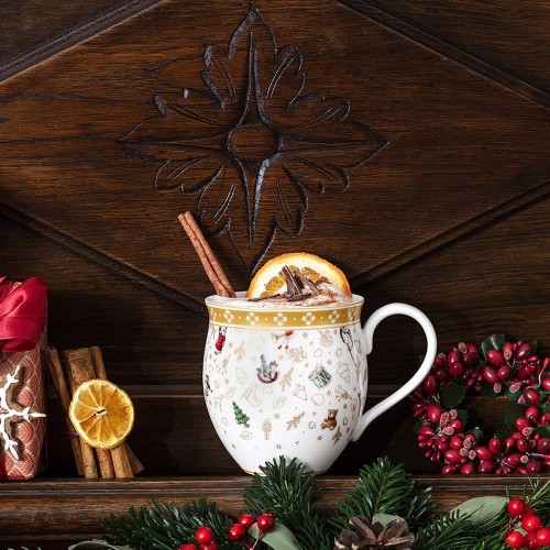Villeroy & Boch Toy’s Delight kubek świąteczny 390 ml złoty – aranżacja świąteczna