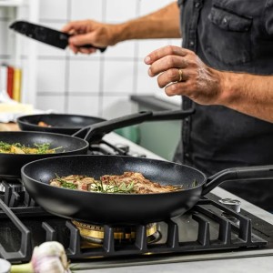 kitchenaid-zestaw-3-patelni.jpg