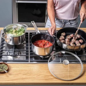 kitchenaaid-patelnia-stalow.jpg