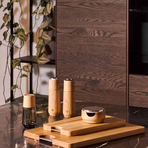 Champagne-seris_Table-grater_grinders_cutting-boards_Oil-pitcher_low.jpg