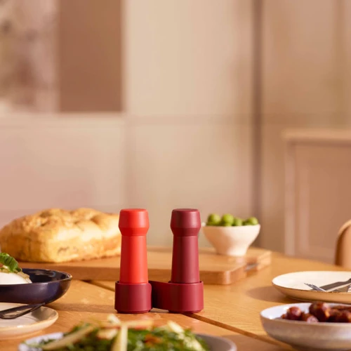 Amsterdam-To-Go_Burgundy-Bright-red_dinner_low.jpg