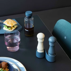 Crushgrind_Miniset_Blueberry-Garlic_Vinegar-pitcher_low.jpg