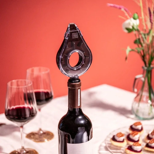 WineAerator_DinnerTable_45A0323_3000px_72dpi.jpg