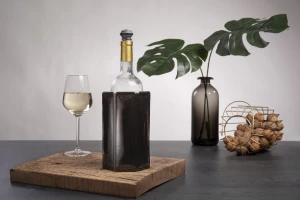 38804606 Active Cooler Wine Black Lifestyle 1.jpg