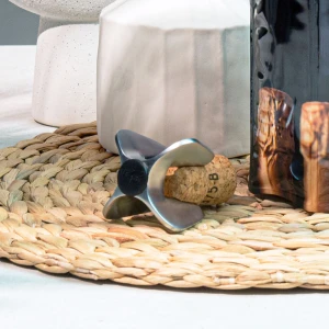 68615606 Champagne Opener Lifestyle V1.jpg