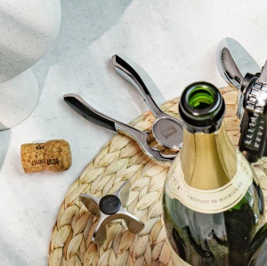 68625606 Champagne bottle Opener Lifestyle V1.jpg