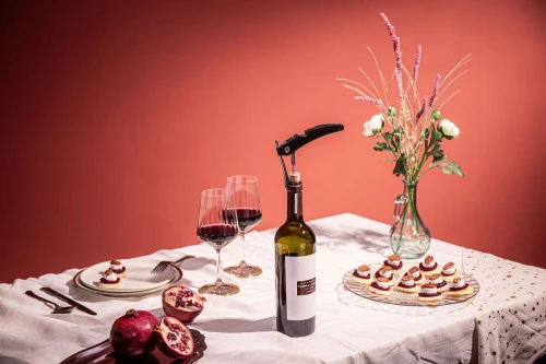 SinglePullCorkskrew_DinnerTable_45A0234_3000px_72dpi.jpg