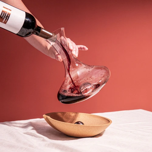 SwirlingCarafe_Pouring_45A9970.jpg