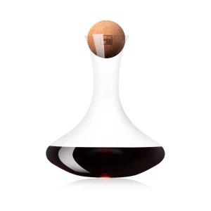 76020602_WineDecanter.jpg