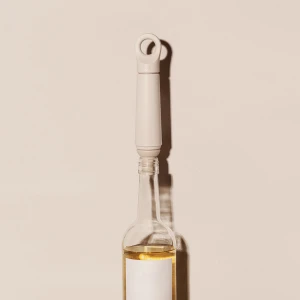 WineSaverLoop_PumpOnBottle_SAND_3000x3000px_300dpi_DEF.jpg