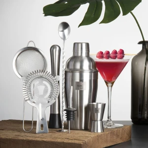 2 Feb - Cocktail Set Plus Cupids Kiss Recipe.jpg