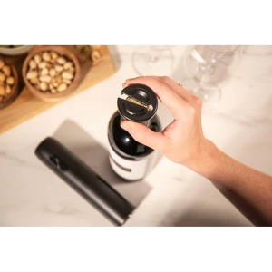 91004606_ElectricWineOpener_45A1975.jpg