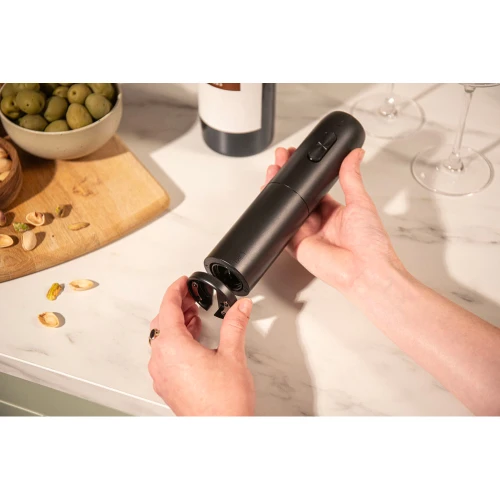 91004606_ElectricWineOpener_45A1977.jpg