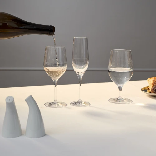 Ultra_Champagne_White-wine-.jpg